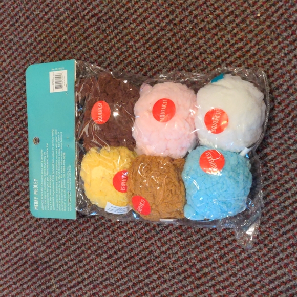 ✨ HOST PICK ✨ 6x squeaky soft dog toys - Picture 2 of 2